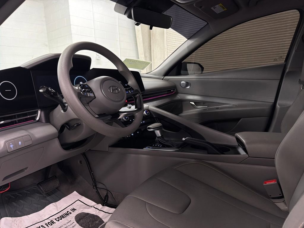 Used 2024 Hyundai Elantra SEL image 11