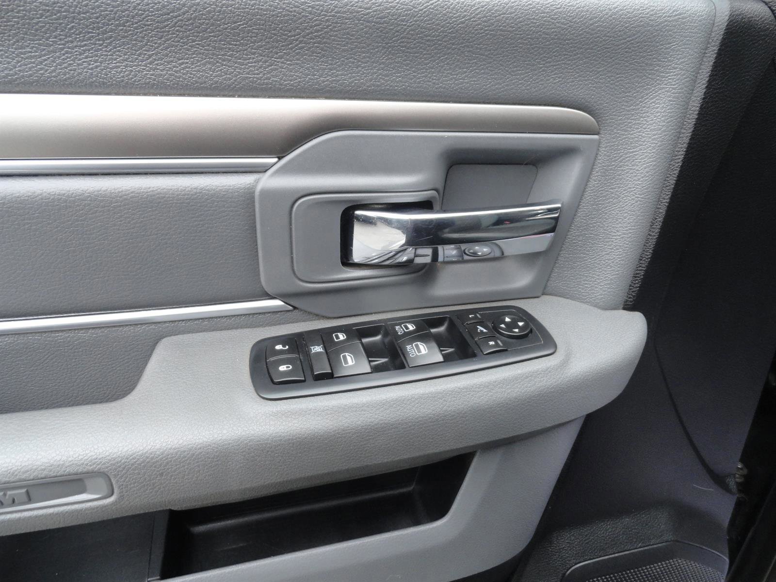 Used 2017 RAM 3500 Big Horn w/ Sport Appearance Group image 10