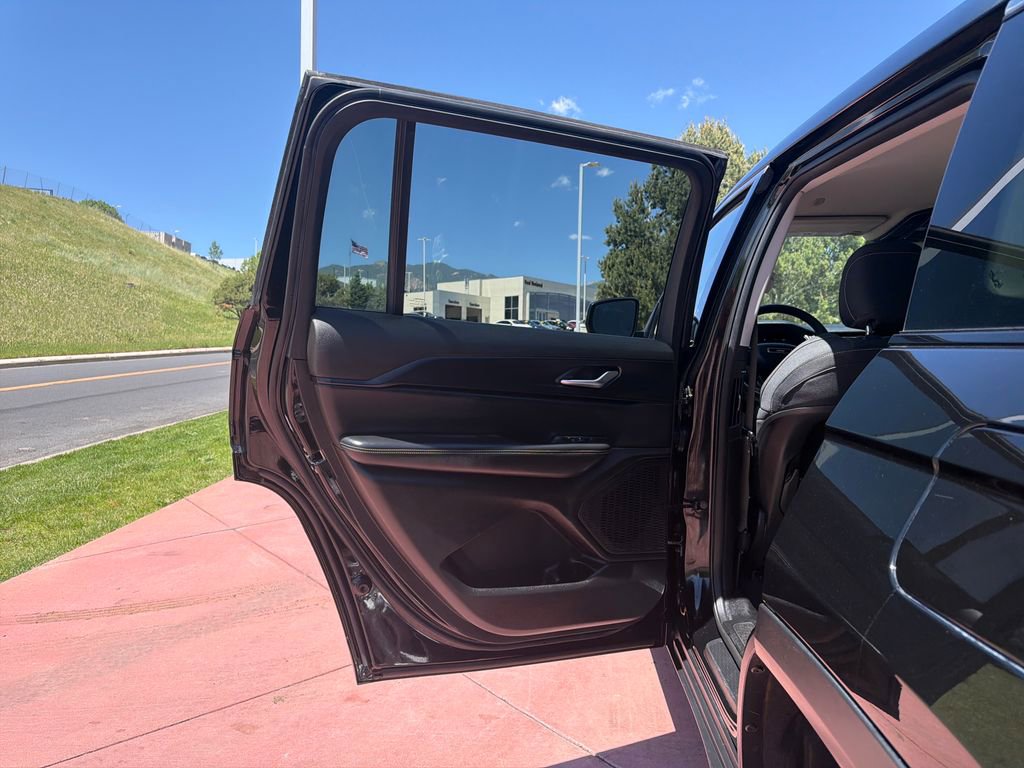 Used 2023 Jeep Grand Cherokee L Laredo AWD/4WD image 21