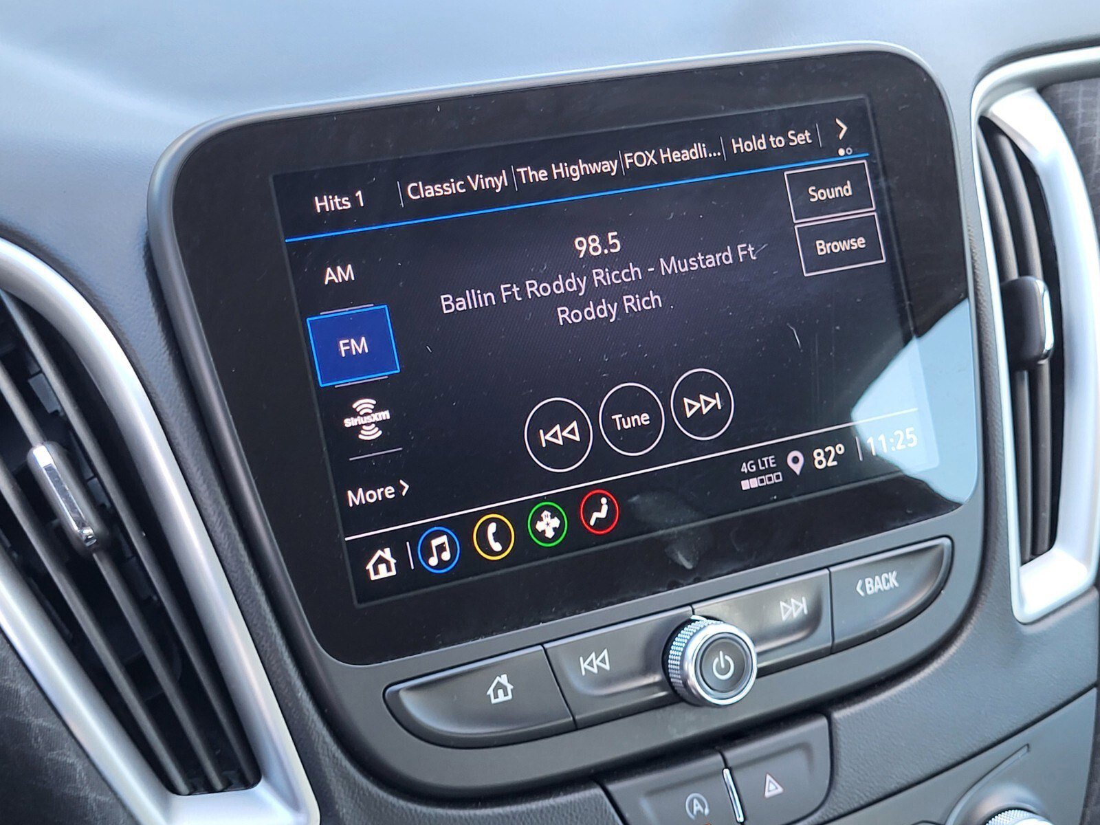 Used 2024 Chevrolet Malibu LT image 18