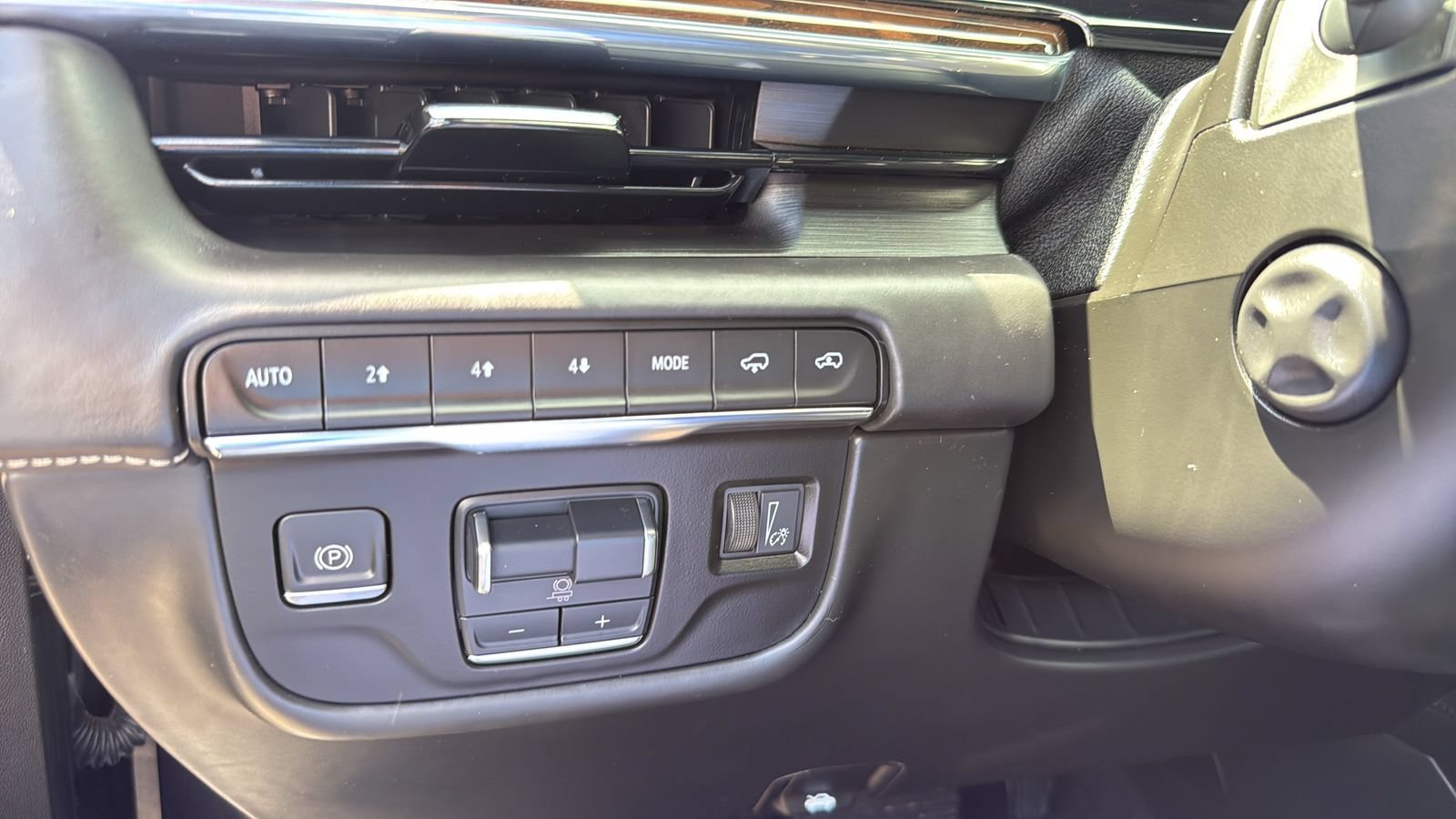 Used 2022 Cadillac Escalade Sport Platinum w/ Heavy-Duty Trailer Package AWD/4WD image 17