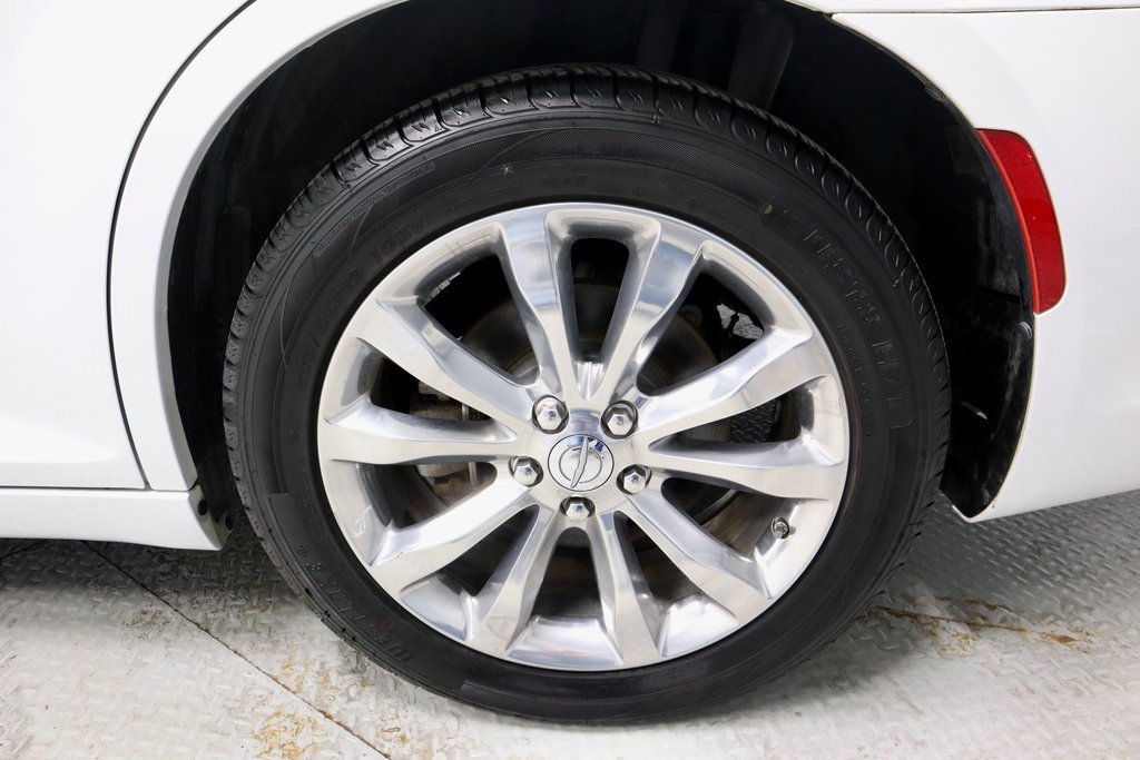 Used 2022 Chrysler 300 Touring image 18