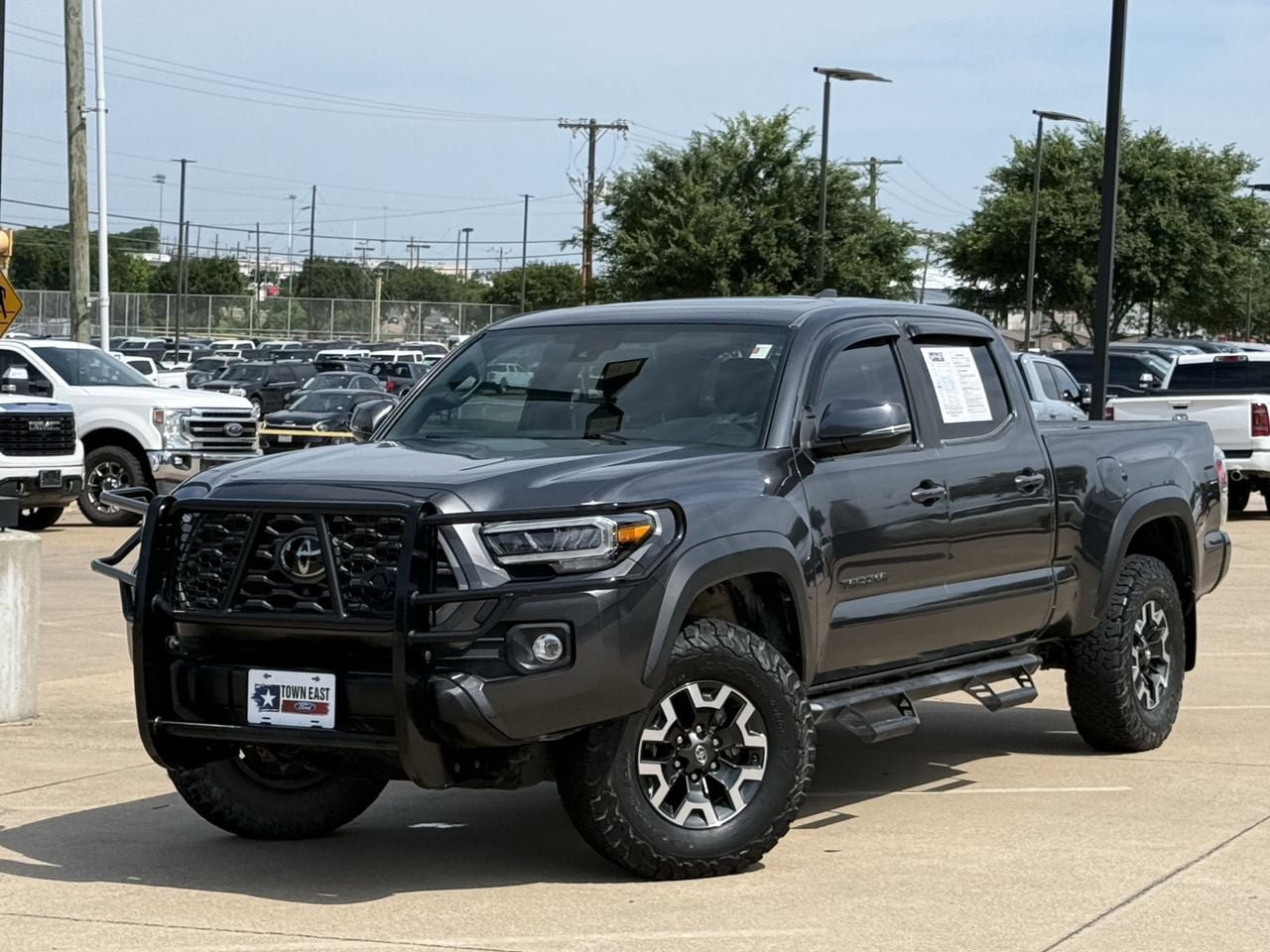 Used 2022 Toyota Tacoma TRD Off-Road w/ TRD Premium Off Road Package AWD/4WD image 2