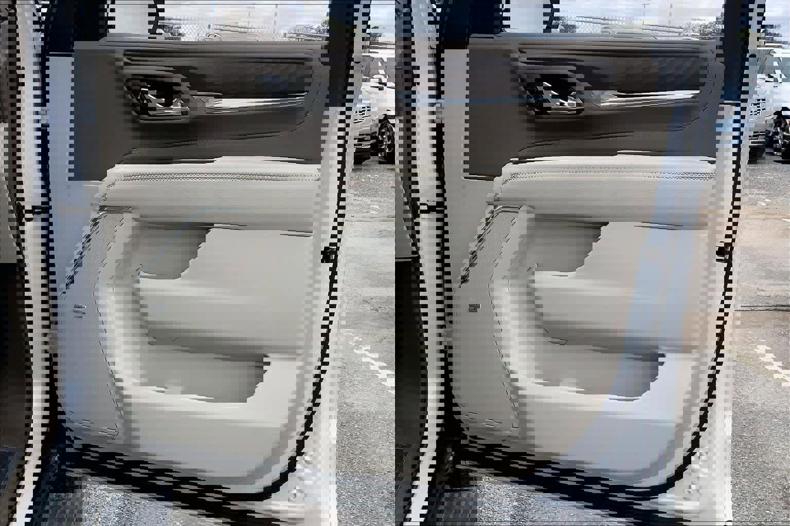 Used 2021 GMC Yukon Denali w/ Denali Premium Package image 23