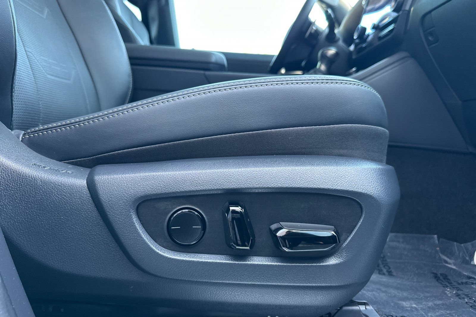 Used 2025 Lexus GX 550 w/ Accessory Package (Z1) AWD/4WD image 24