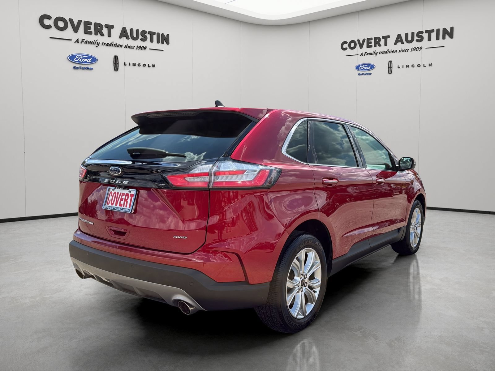 Certified 2023 Ford Edge Titanium AWD/4WD image 5
