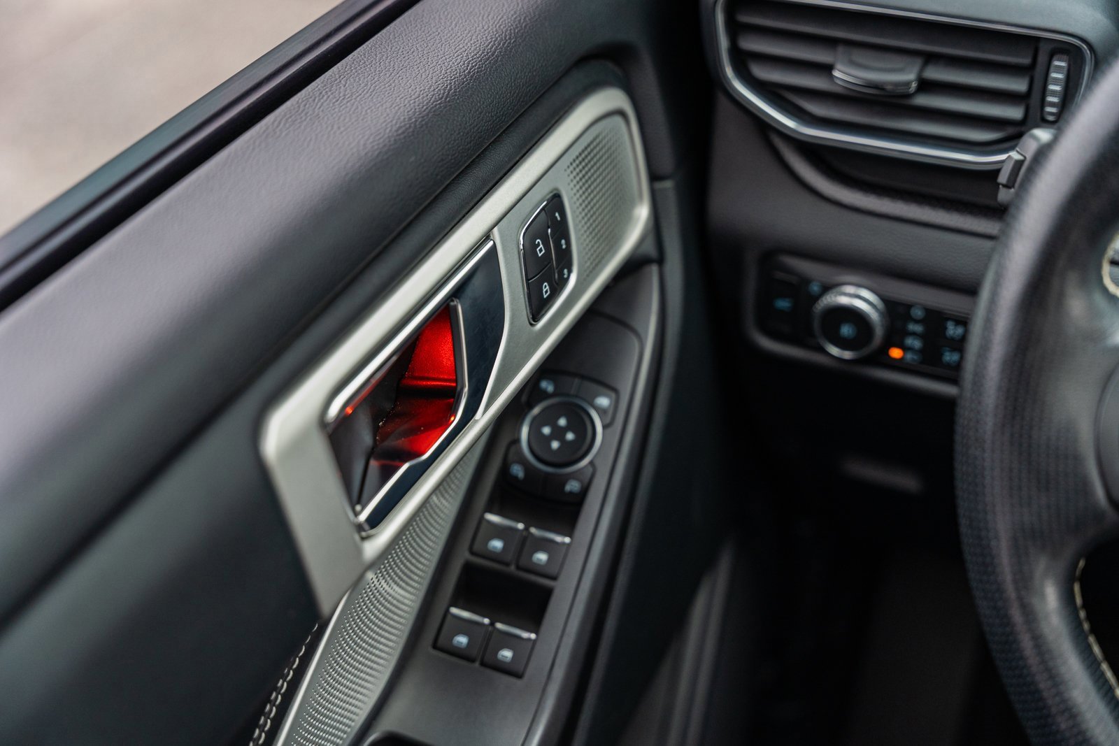 Certified 2020 Ford Explorer ST w/ Premium Technology Package image 32