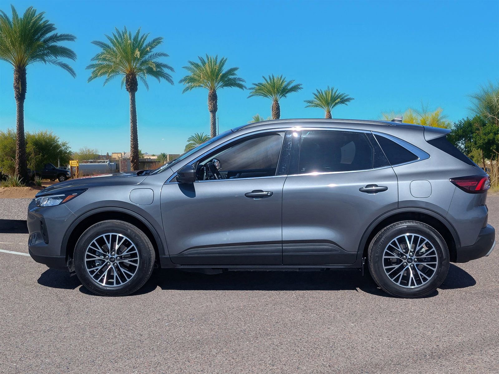 Certified 2025 Ford Escape SE image 2