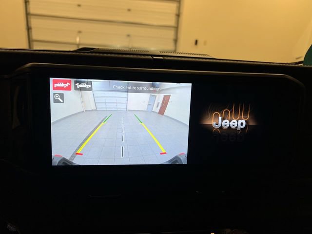 Used 2024 Jeep Gladiator Rubicon w/ Technology Group AWD/4WD image 15