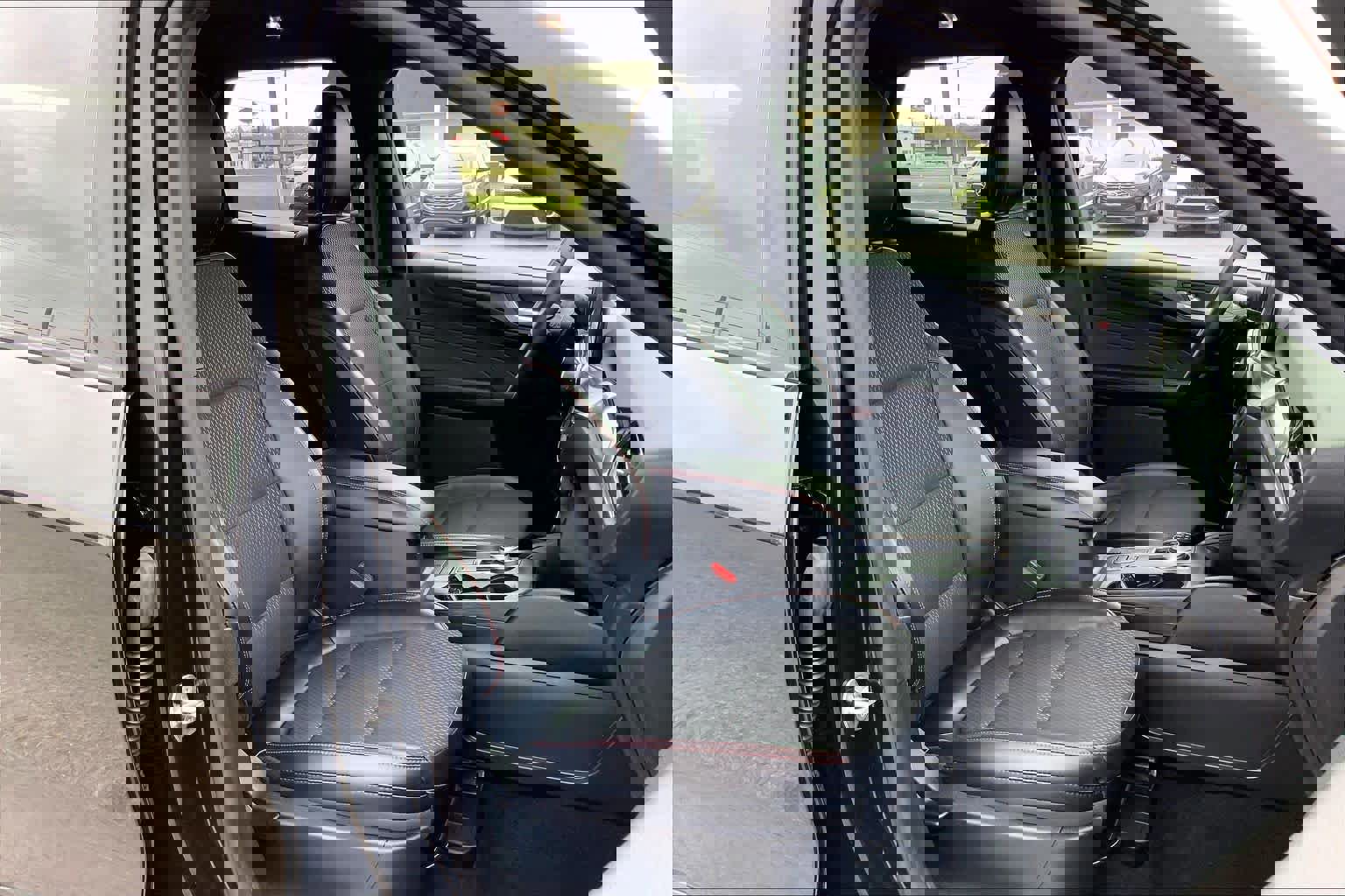 Certified 2025 Ford Escape ST-Line Elite image 11