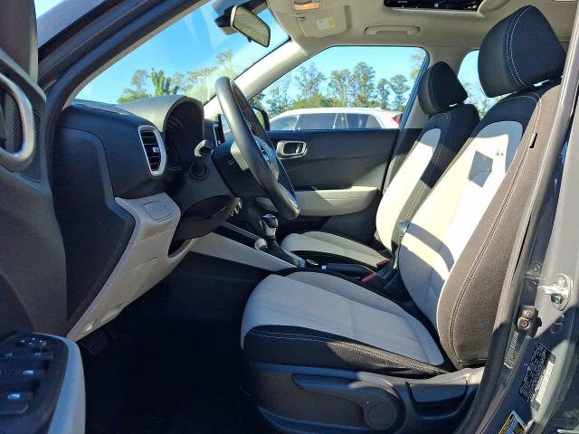 Used 2024 Hyundai Venue SEL FWD image 17