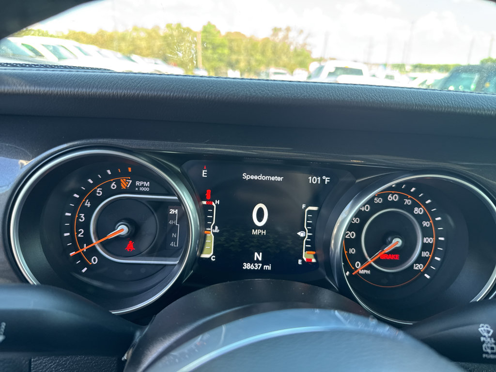 Used 2021 Jeep Wrangler Unlimited Sahara AWD/4WD image 14