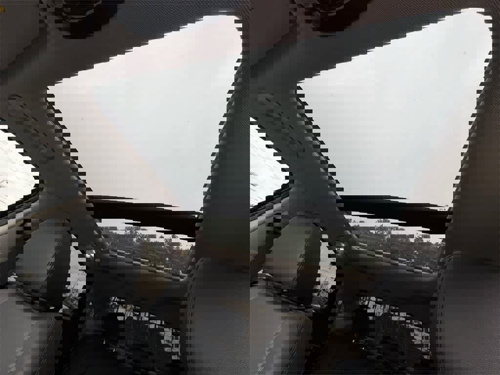 Used 2023 Hyundai Sonata Limited w/ Preferred Accessory Package image 32