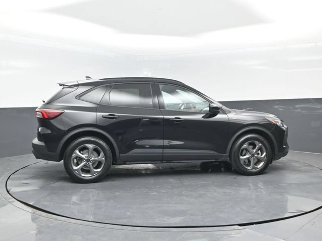 Certified 2025 Ford Escape ST-Line Select AWD/4WD image 3