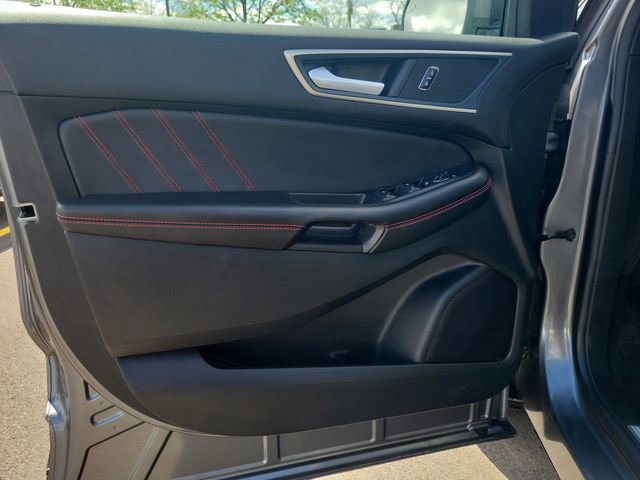 Certified 2024 Ford Edge ST-Line AWD/4WD image 11