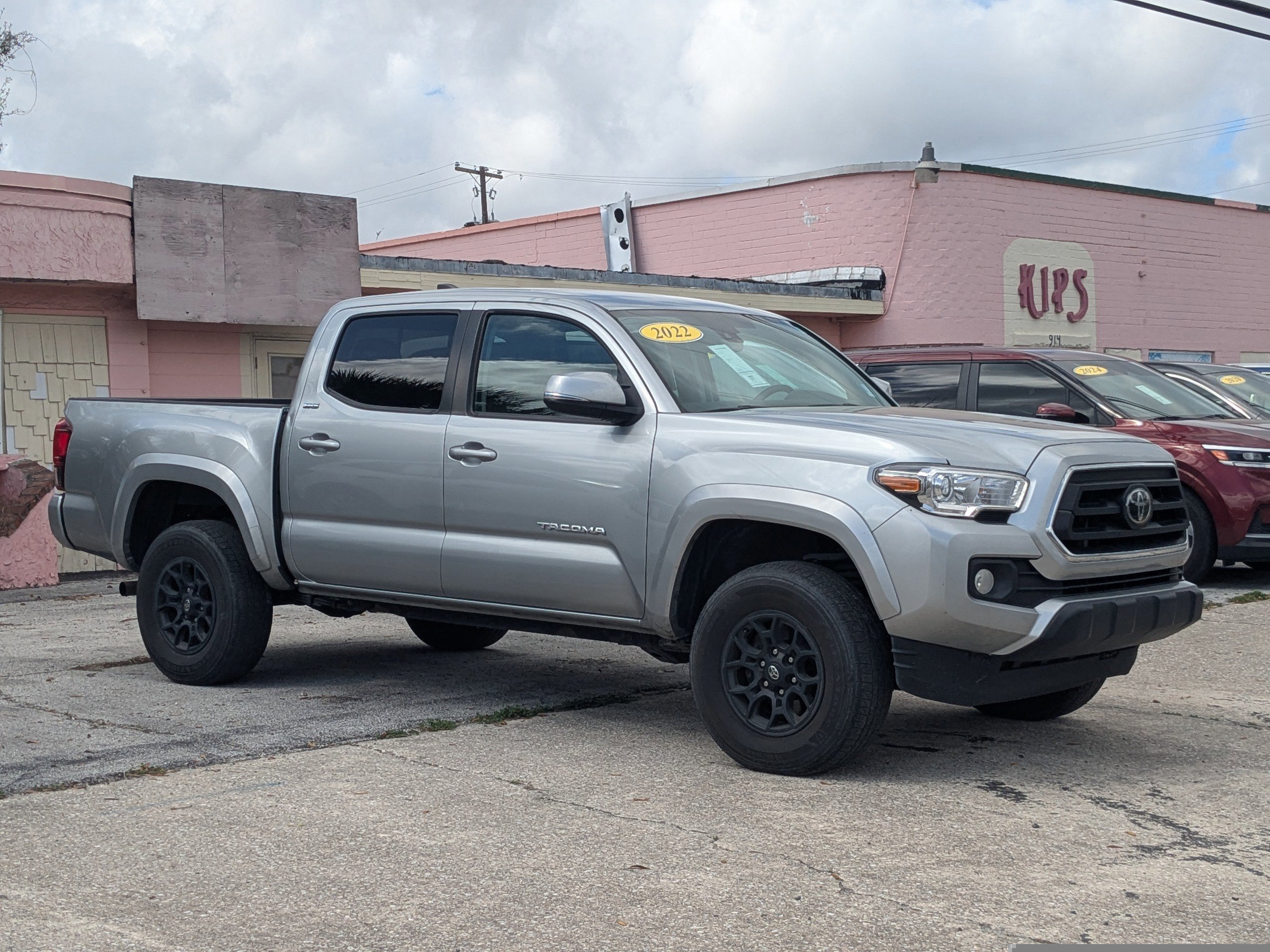 Used 2022 Toyota Tacoma SR5 w/ Technology Package image 7