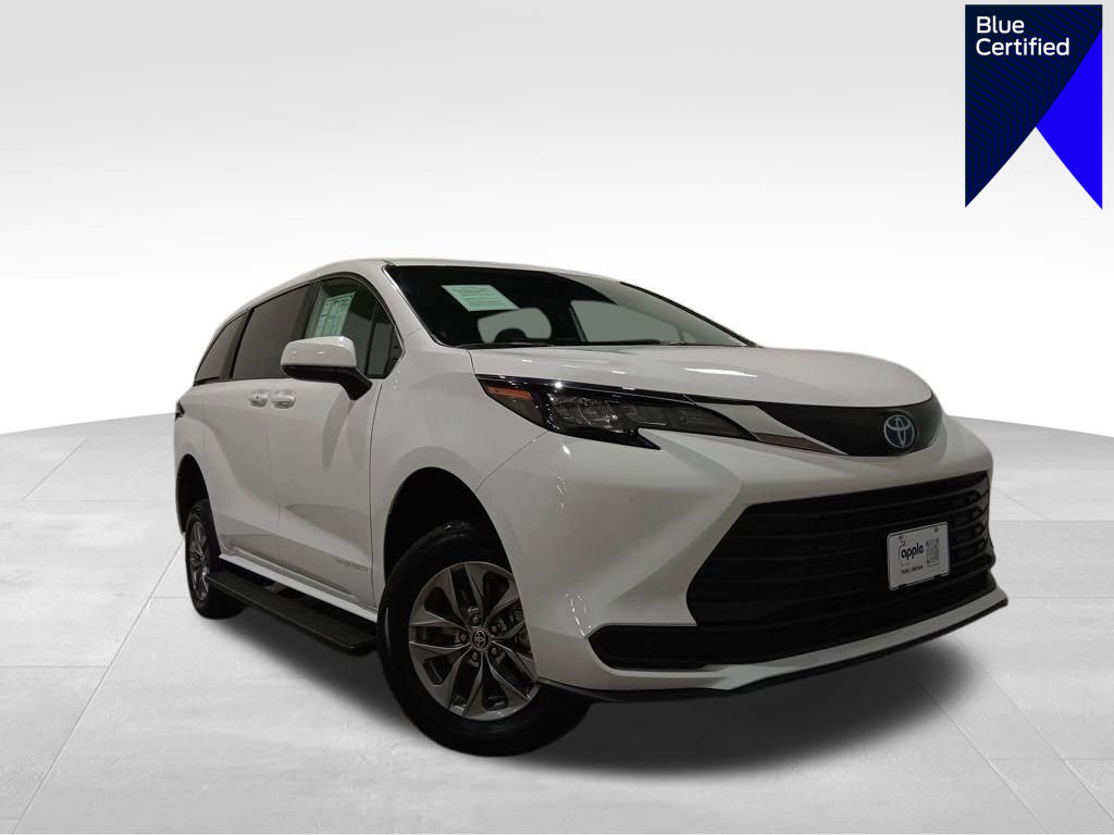 Used 2025 Toyota Sienna LE