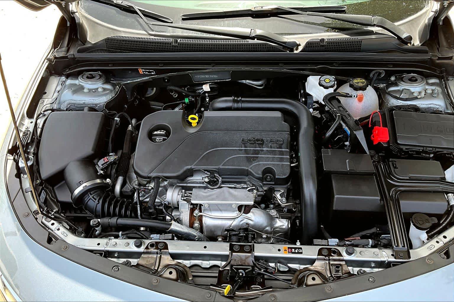Used 2025 Chevrolet Malibu RS FWD image 32