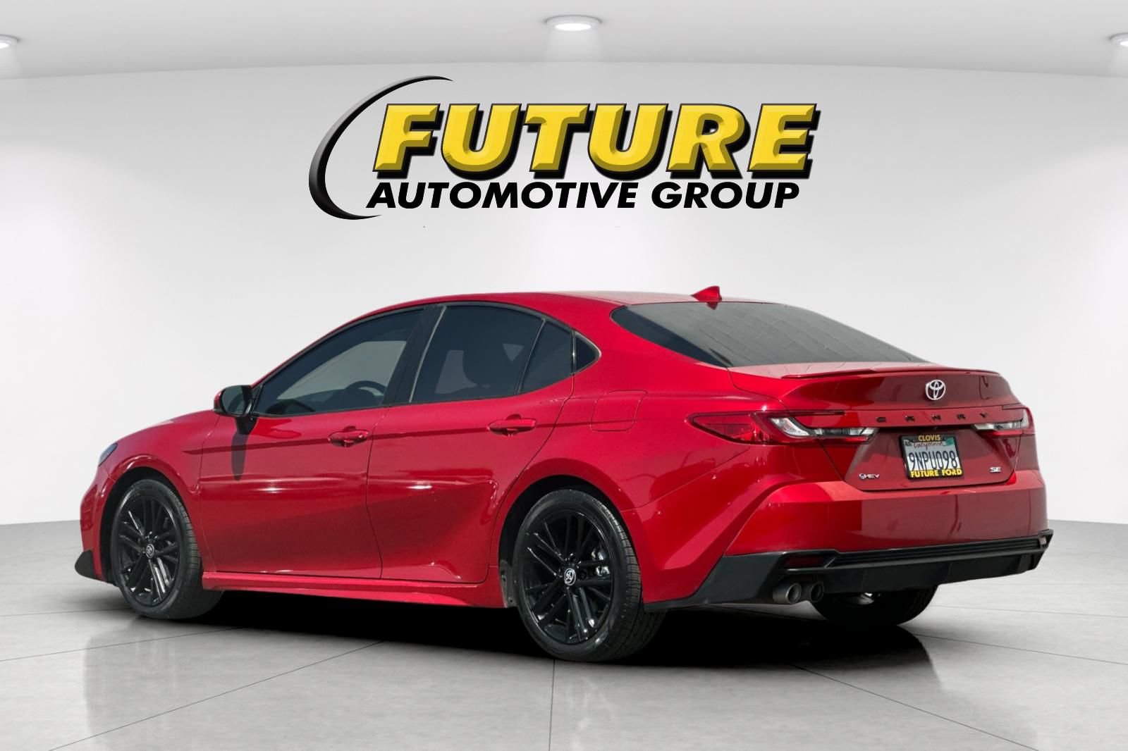 Used 2025 Toyota Camry SE w/ Multimedia Upgrade Package FWD image 5