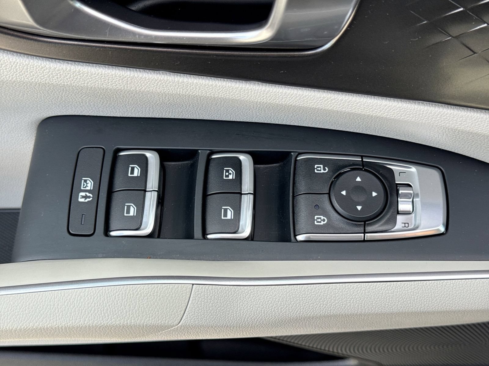Used 2023 Kia Sorento EX AWD/4WD image 19