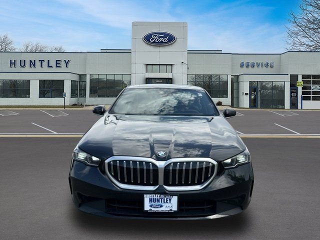 Used 2025 BMW 530i xDrive AWD/4WD image 2
