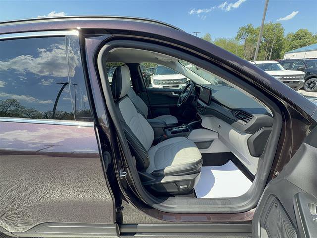 Certified 2023 Ford Escape Platinum w/ Premium Technology Package AWD/4WD image 24
