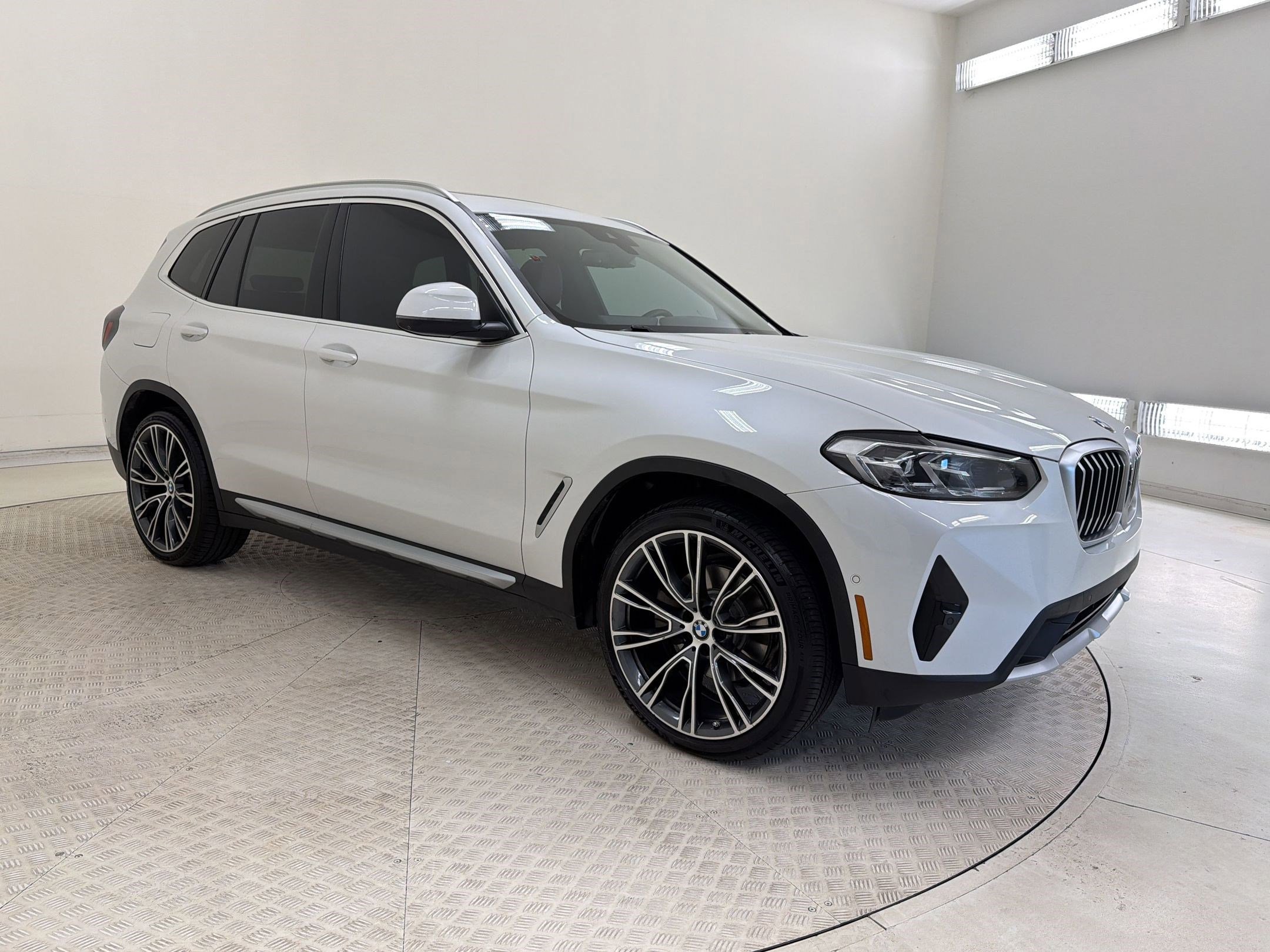 Used 2023 BMW X3 sDrive30i w/ Premium Package image 7