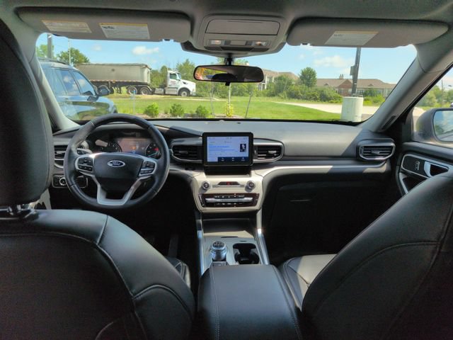 Certified 2023 Ford Explorer XLT w/ Equipment Group 202A AWD/4WD image 24