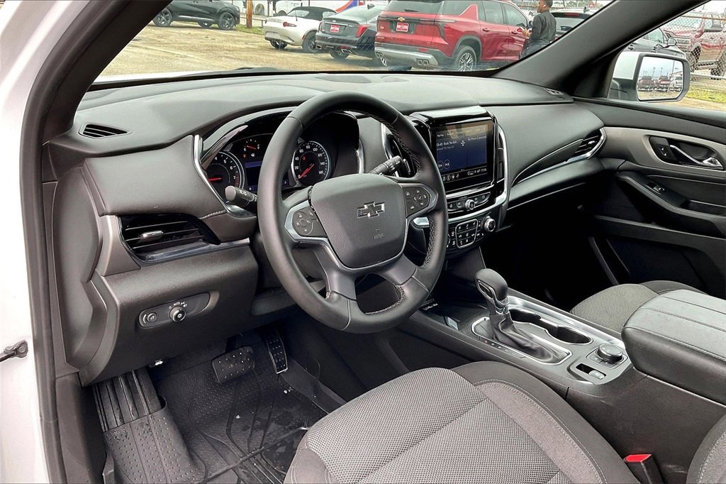 Used 2023 Chevrolet Traverse LT image 14
