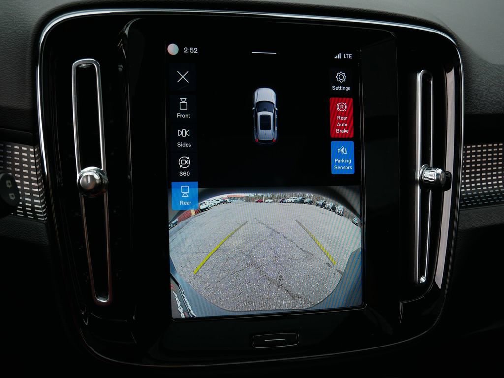 Used 2021 Volvo XC40 P8 Recharge w/ Advanced Package image 28