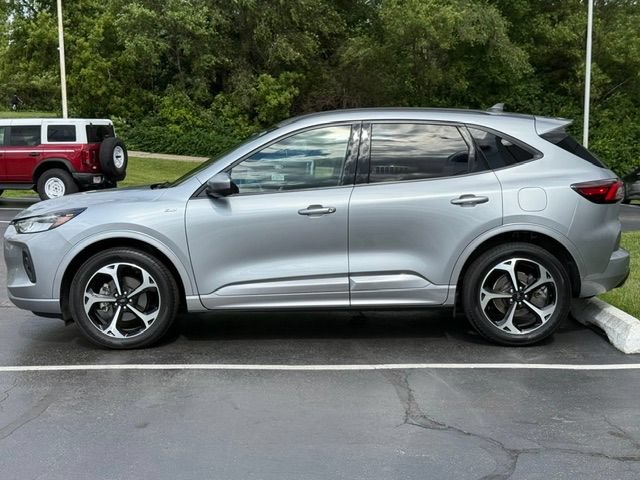 Certified 2023 Ford Escape ST-Line Select w/ Tech Pack #2 AWD/4WD image 4