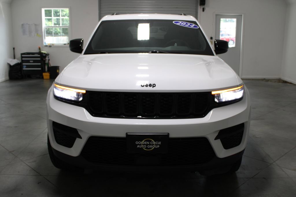 Used 2024 Jeep Grand Cherokee Altitude AWD/4WD image 53