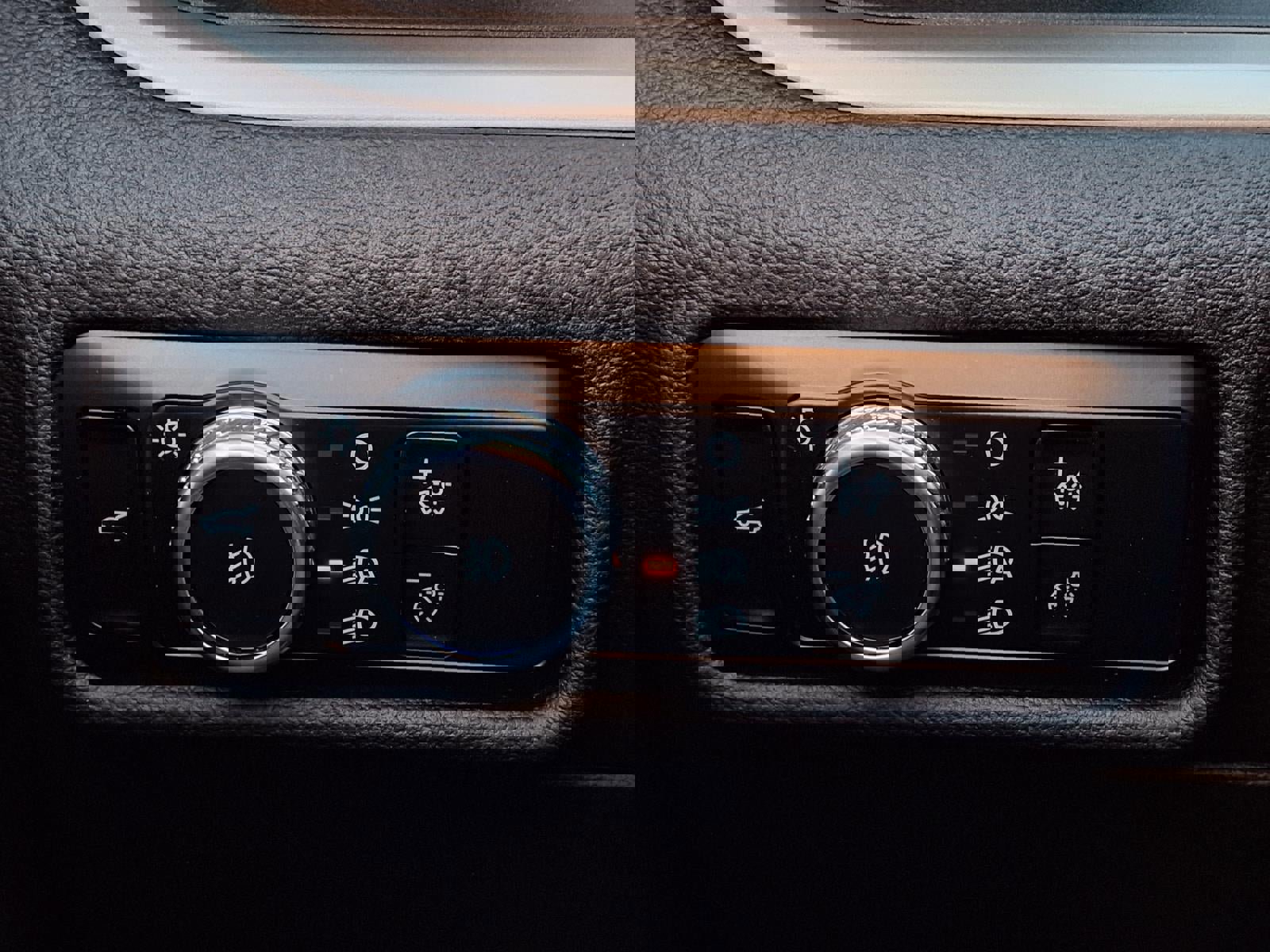 Certified 2022 Ford Explorer XLT w/ Equipment Group 202A image 25