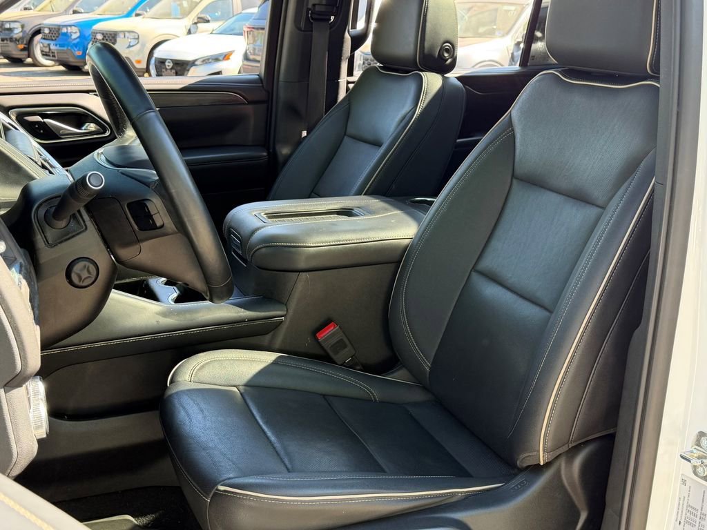 Used 2023 GMC Yukon SLT w/ SLT Luxury Package AWD/4WD image 14