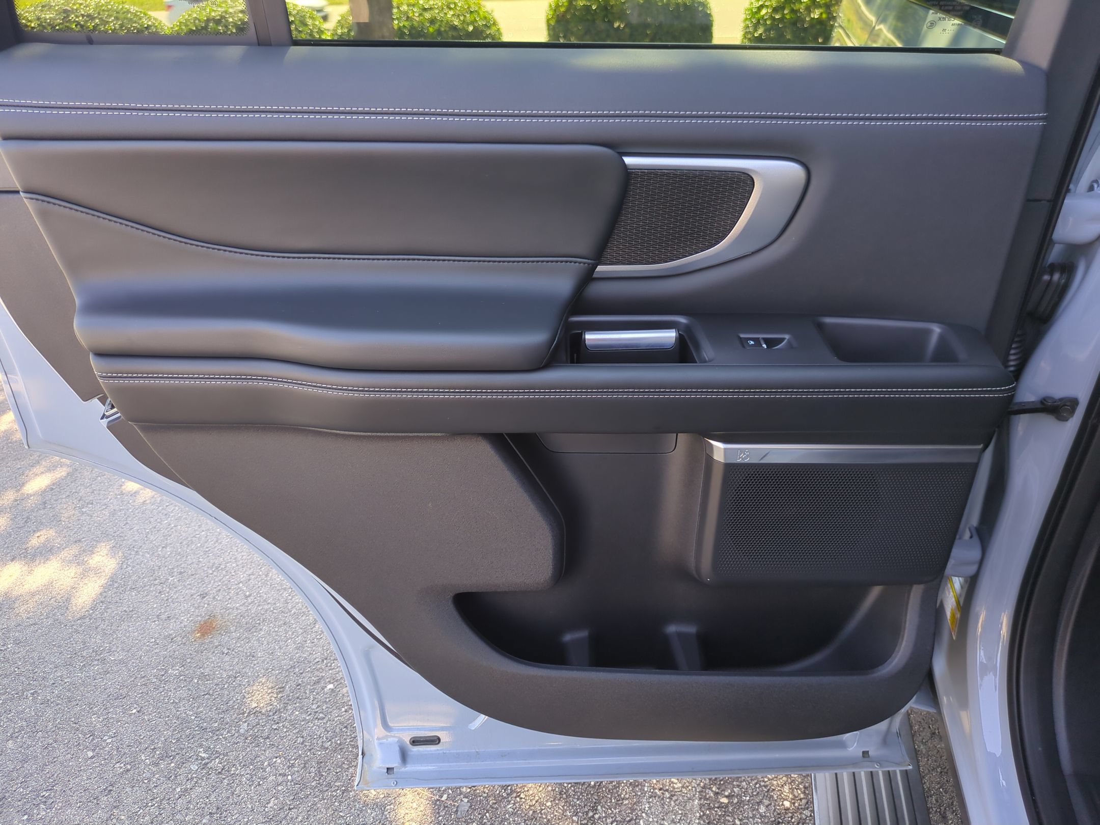 Certified 2025 Ford Expedition Platinum w/ Stealth Appearance Package AWD/4WD image 26