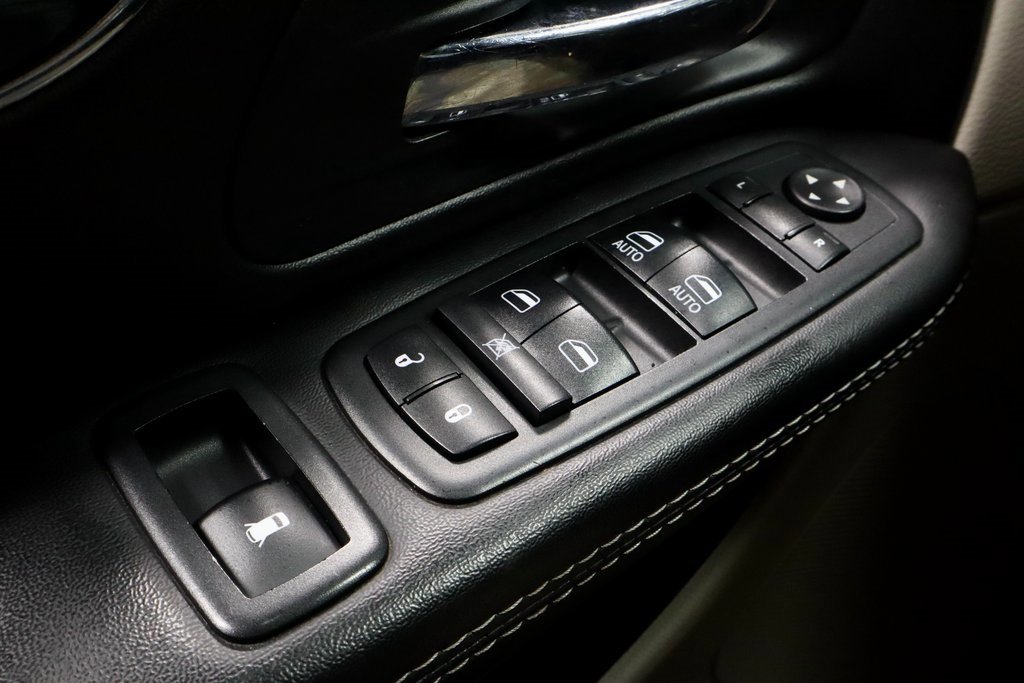 Used 2017 Dodge Grand Caravan SXT image 27