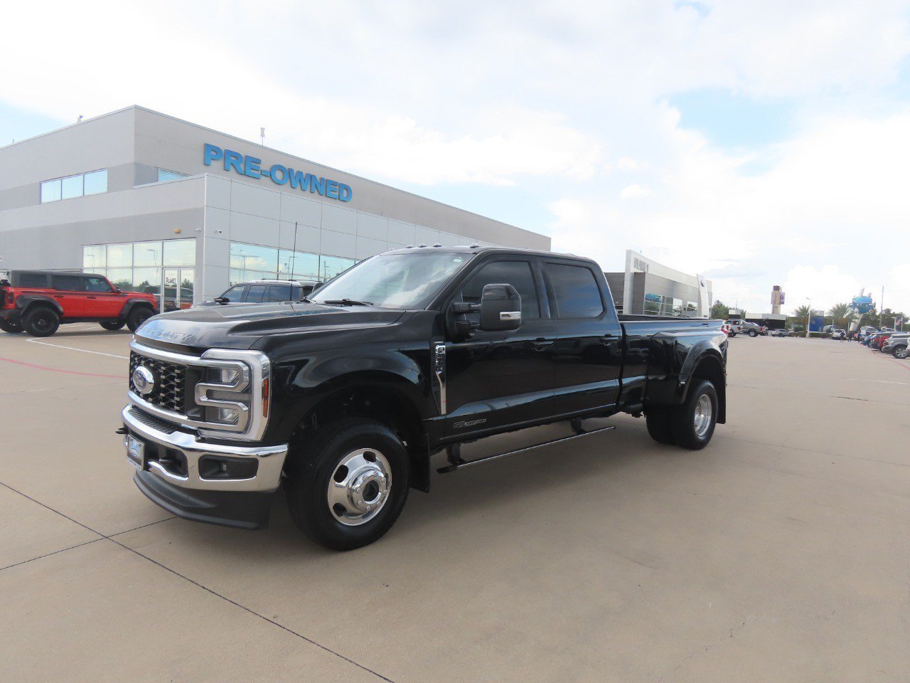 Certified 2025 Ford F350 Lariat AWD/4WD image 2