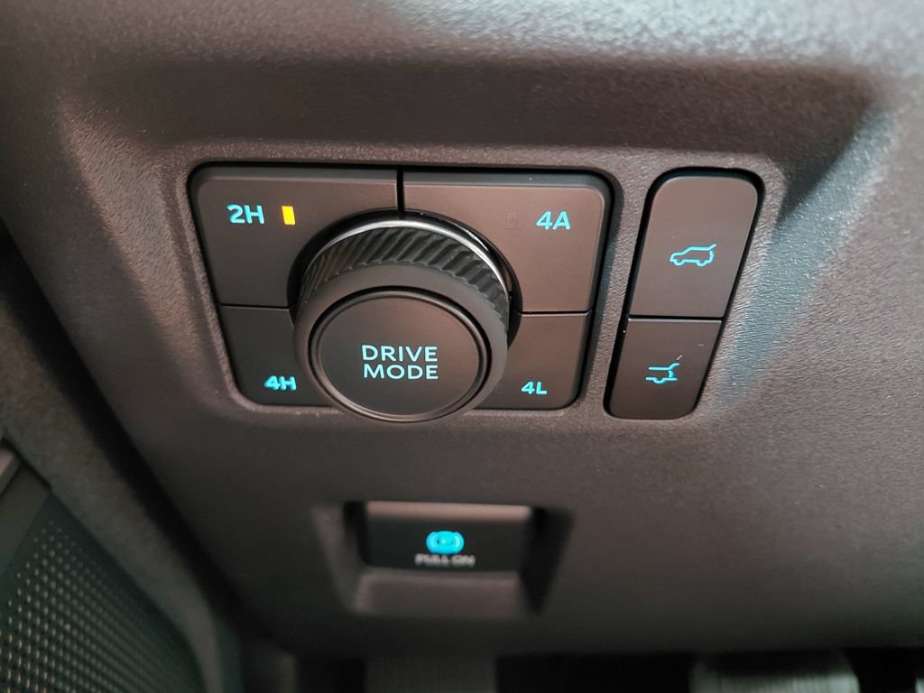 Certified 2025 Ford Expedition Active AWD/4WD image 40