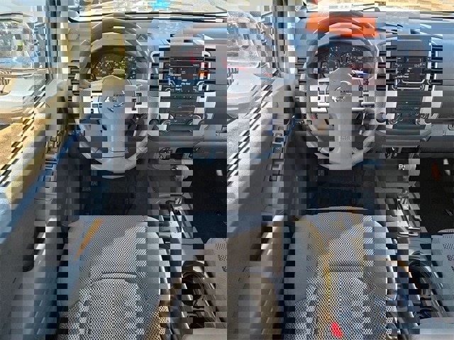 Used 2018 Nissan Frontier SV image 8