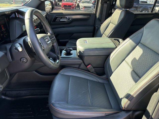 Used 2025 GMC Yukon XL AT4 w/ AT4 Premium Package AWD/4WD image 28