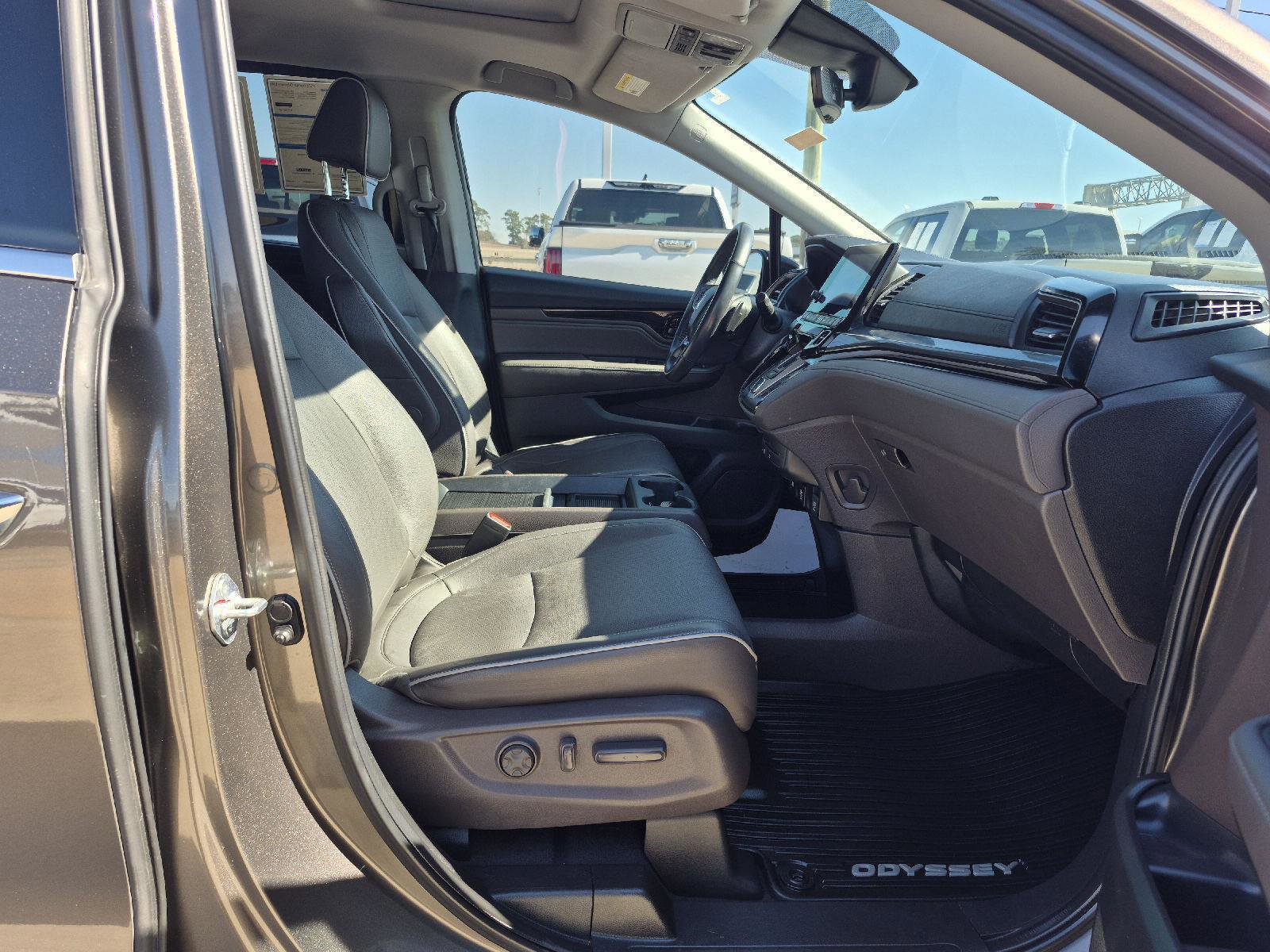 Used 2023 Honda Odyssey Elite image 25
