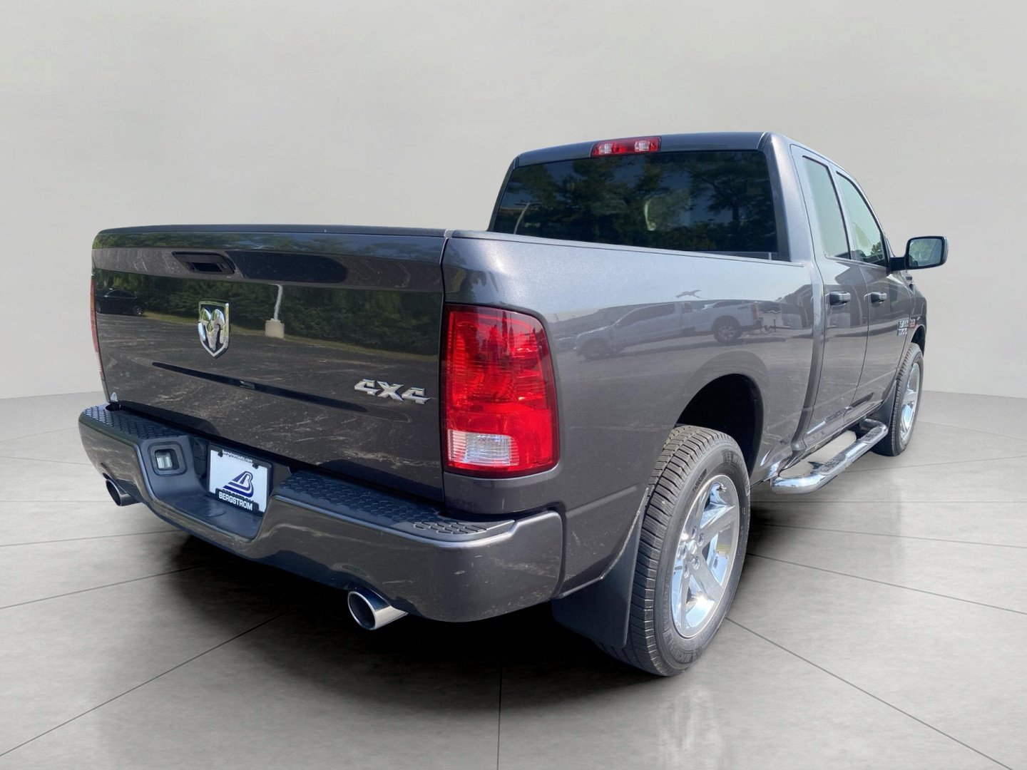 Used 2017 RAM 1500 Express AWD/4WD image 10