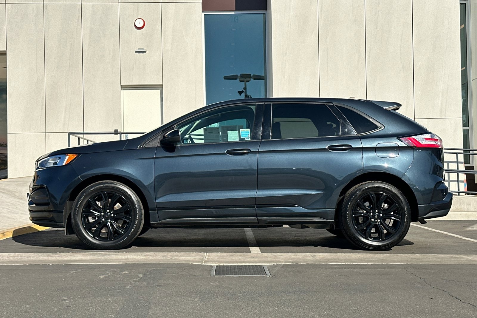 Certified 2022 Ford Edge SE w/ Black Appearance Package image 6