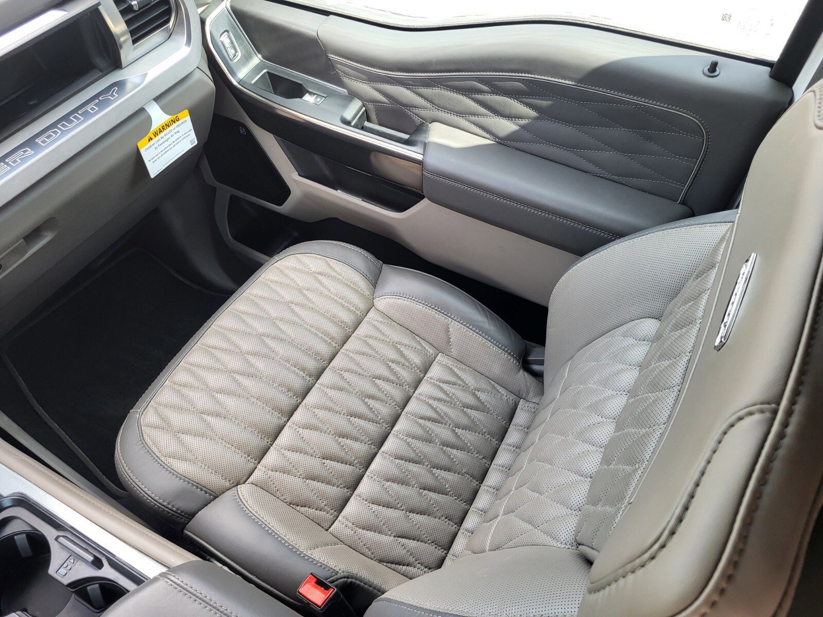 Certified 2026 Ford F350 Platinum w/ Platinum Plus Package image 18