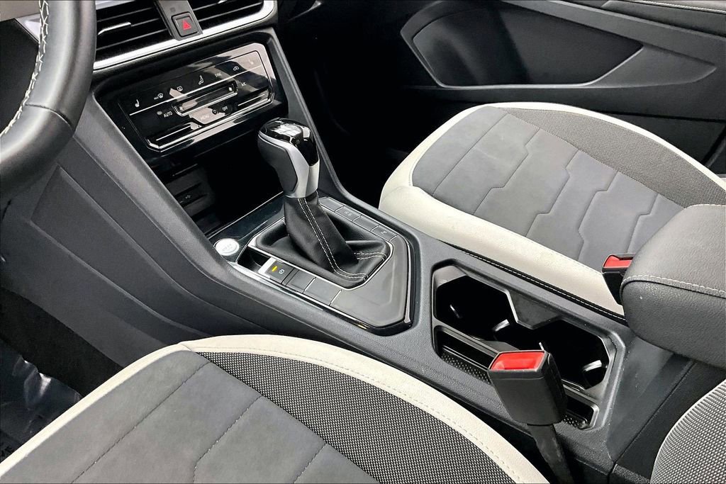 Used 2025 Volkswagen Taos SE image 15