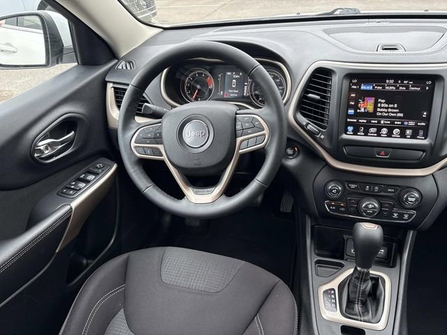 Used 2017 Jeep Cherokee Latitude w/ Comfort/Convenience Group image 13