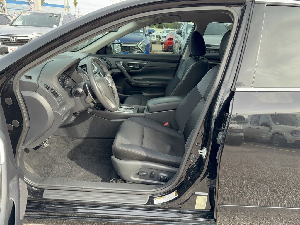 Used 2017 Nissan Altima 2.5 SR w/ Midnight Edition Package image 12