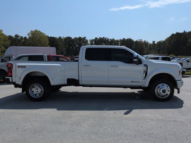 Certified 2025 Ford F450 Platinum w/ Platinum Plus Package AWD/4WD image 3