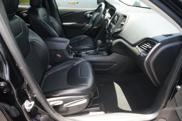 Used 2020 Jeep Cherokee Latitude Plus FWD image 19