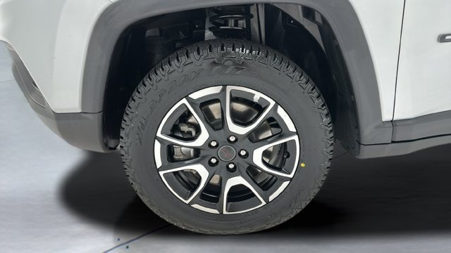 Used 2025 Jeep Compass Trailhawk AWD/4WD image 9